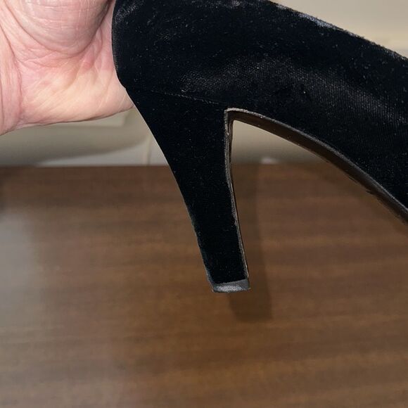 Yves Saint Laurent Suede Heels, Size 7.5 - Picture 8 of 13